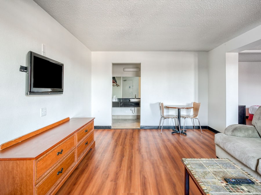 Télévision à écran plat de 32 pouces avec chaßnes par cùble, télévision