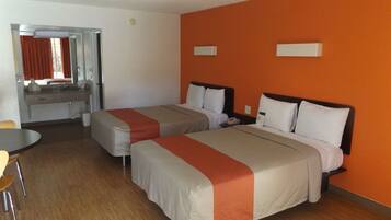 Desk, iron/ironing board, free WiFi, wheelchair access