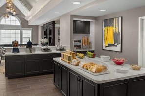 Free daily buffet breakfast  - Residence Inn by Marriott Albuquerque North (Albuquerque)