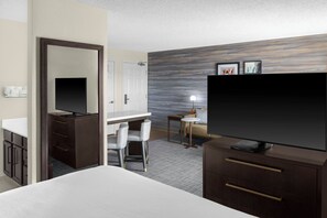Premium bedding, down comforters, desk, blackout drapes - Residence Inn by Marriott Albuquerque North (Albuquerque)