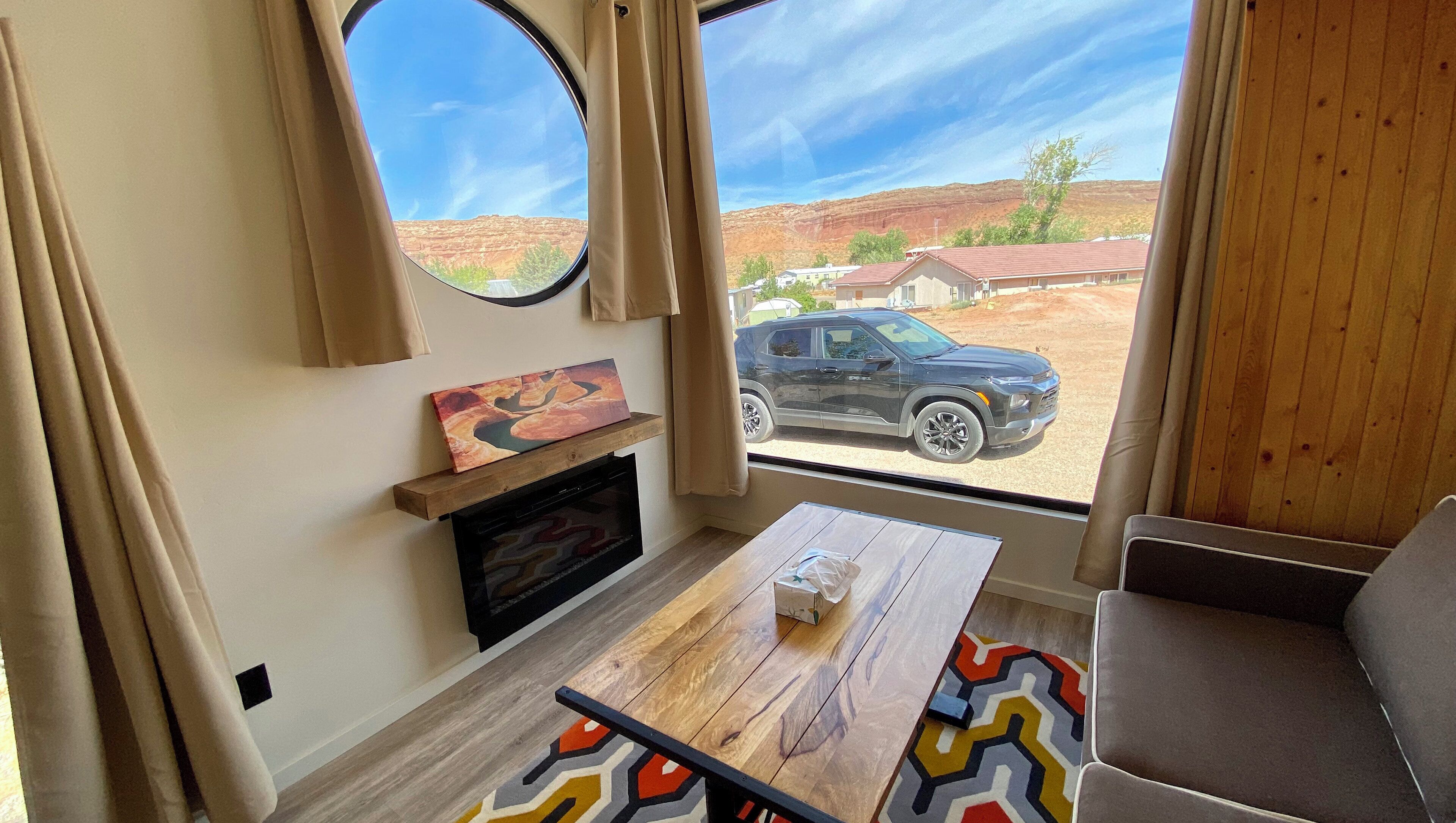 Cortinas blackout, wifi gratis y ropa de cama 