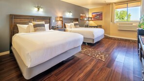 Superior-Zimmer, 2 Queen-Betten, Nichtraucher | 1 Schlafzimmer, Verdunkelungsvorhänge, kostenloses WLAN, Bettwäsche