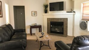 House, 4 Bedrooms (Vista) | Living room | 35-inch LED TV with satellite channels - Ticaboo Lodge (Ticaboo)