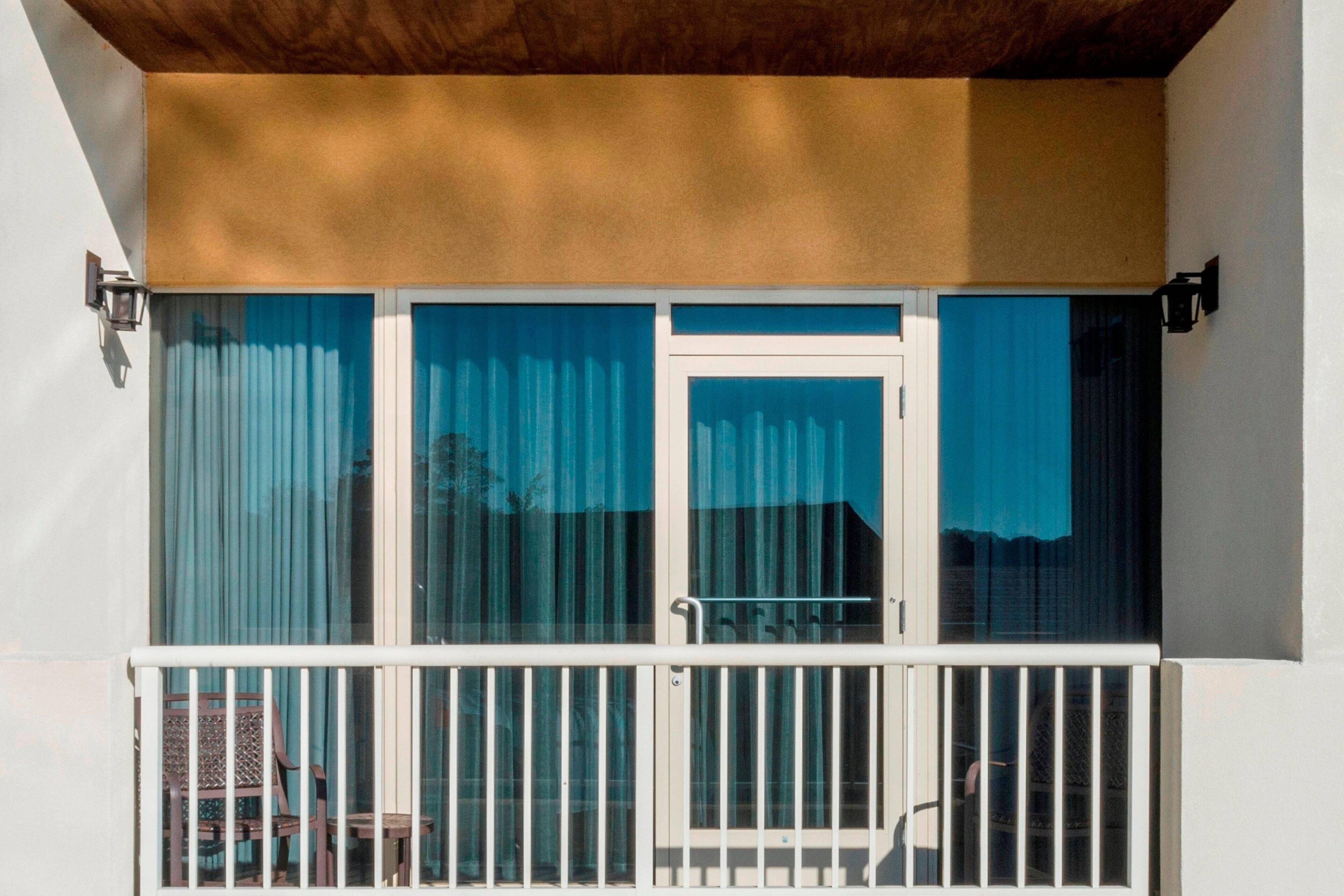 Caja de seguridad en la habitación y escritorio 