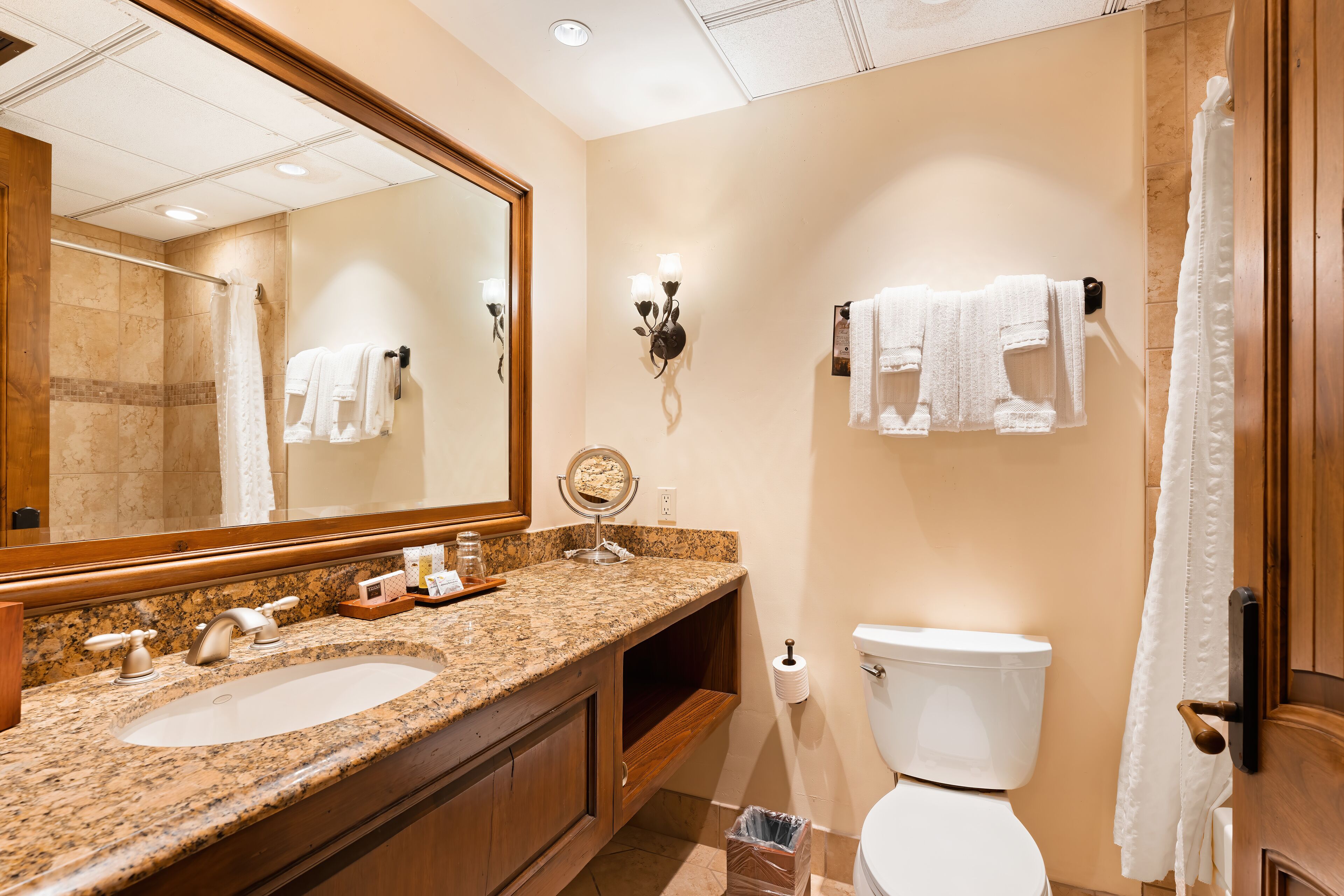 room, 1 king bed (village) | bathroom | combined shower/bathtub, designer toiletries, hair dryer, bathrobes