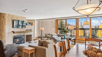 Deluxe Condo, 2 Bedrooms | Living area | Flat-screen TV, fireplace, DVD player, books