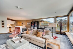 Deluxe Condo, 2 Bedrooms | In-room safe, individually decorated, individually furnished