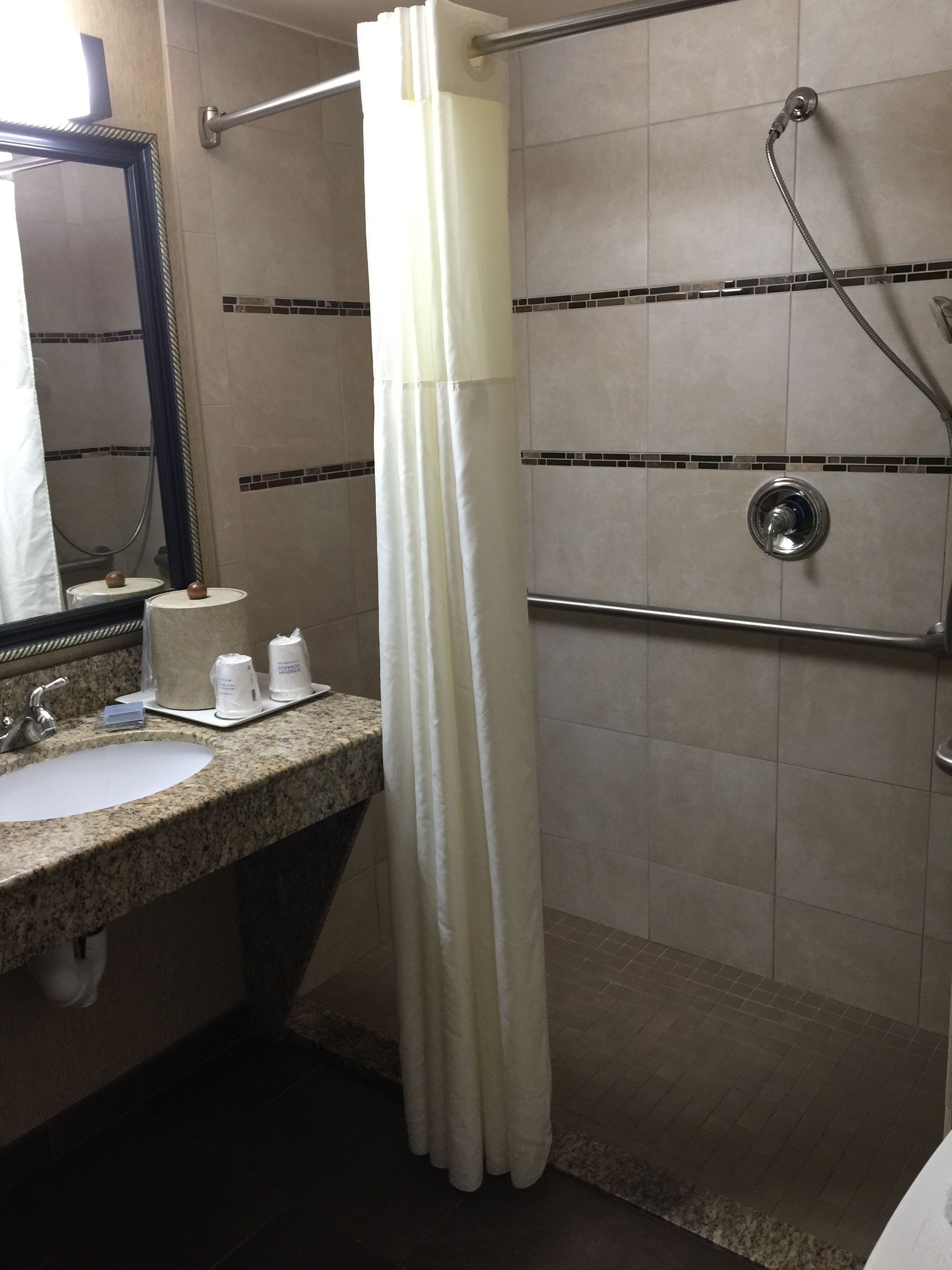 standard room, 1 king bed, accessible | bathroom | free toiletries, hair dryer, towels