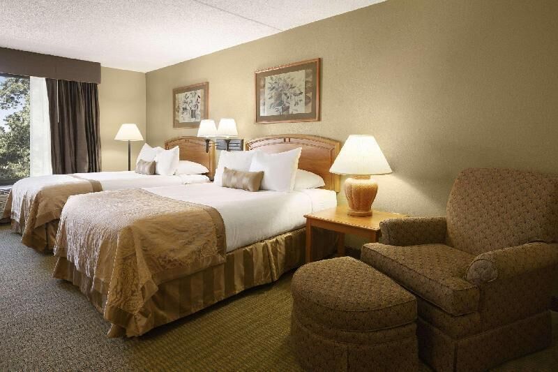 6 bedrooms, in-room safe, desk, iron/ironing board