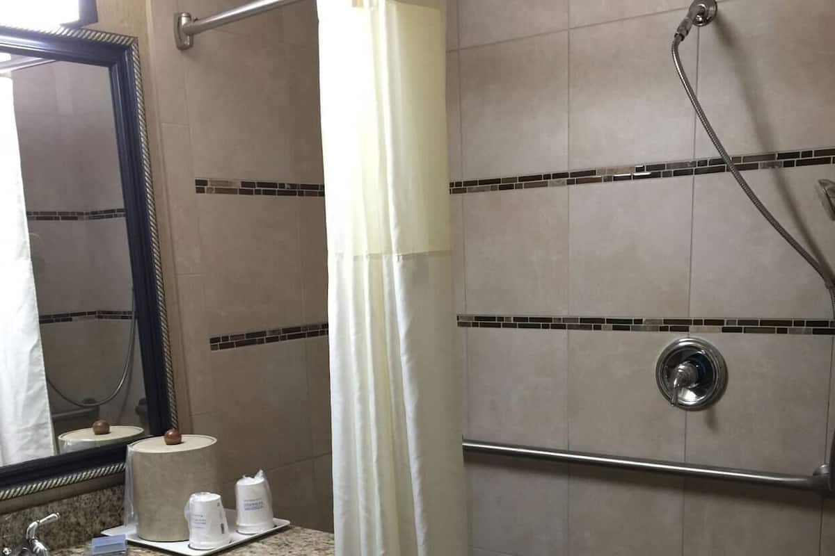 Bathroom | Free toiletries, hair dryer, towels