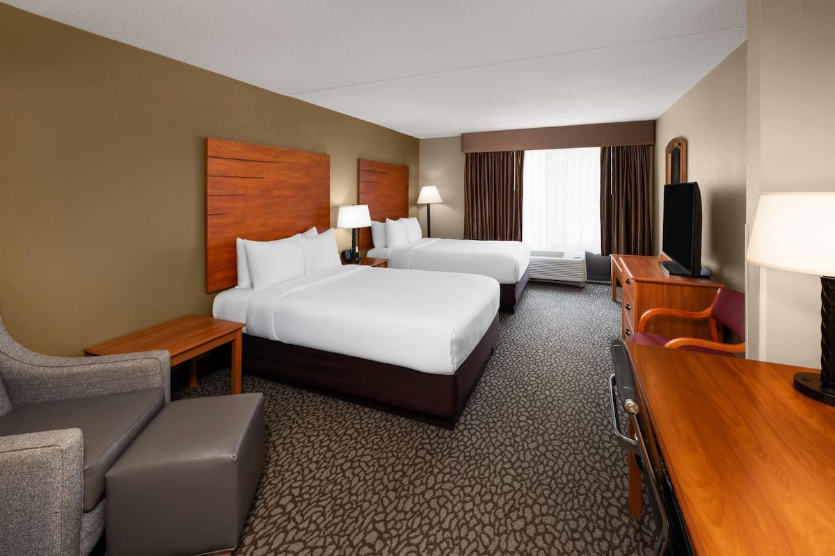 Standard Double Room, 2 Double Beds | 6 bedrooms, in-room safe, desk, iron/ironing board