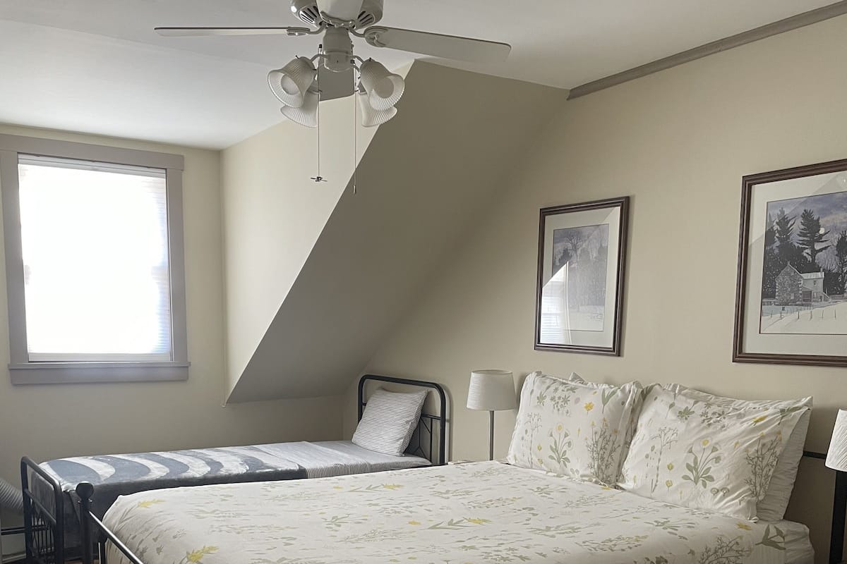 The Vermonter Room | Free WiFi, bed sheets