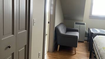 The Vermonter Room | Free WiFi, bed sheets