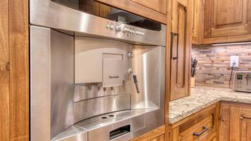 Premium Condo, 2 Bedrooms | Private kitchen | Full-sized fridge, microwave, oven, stovetop