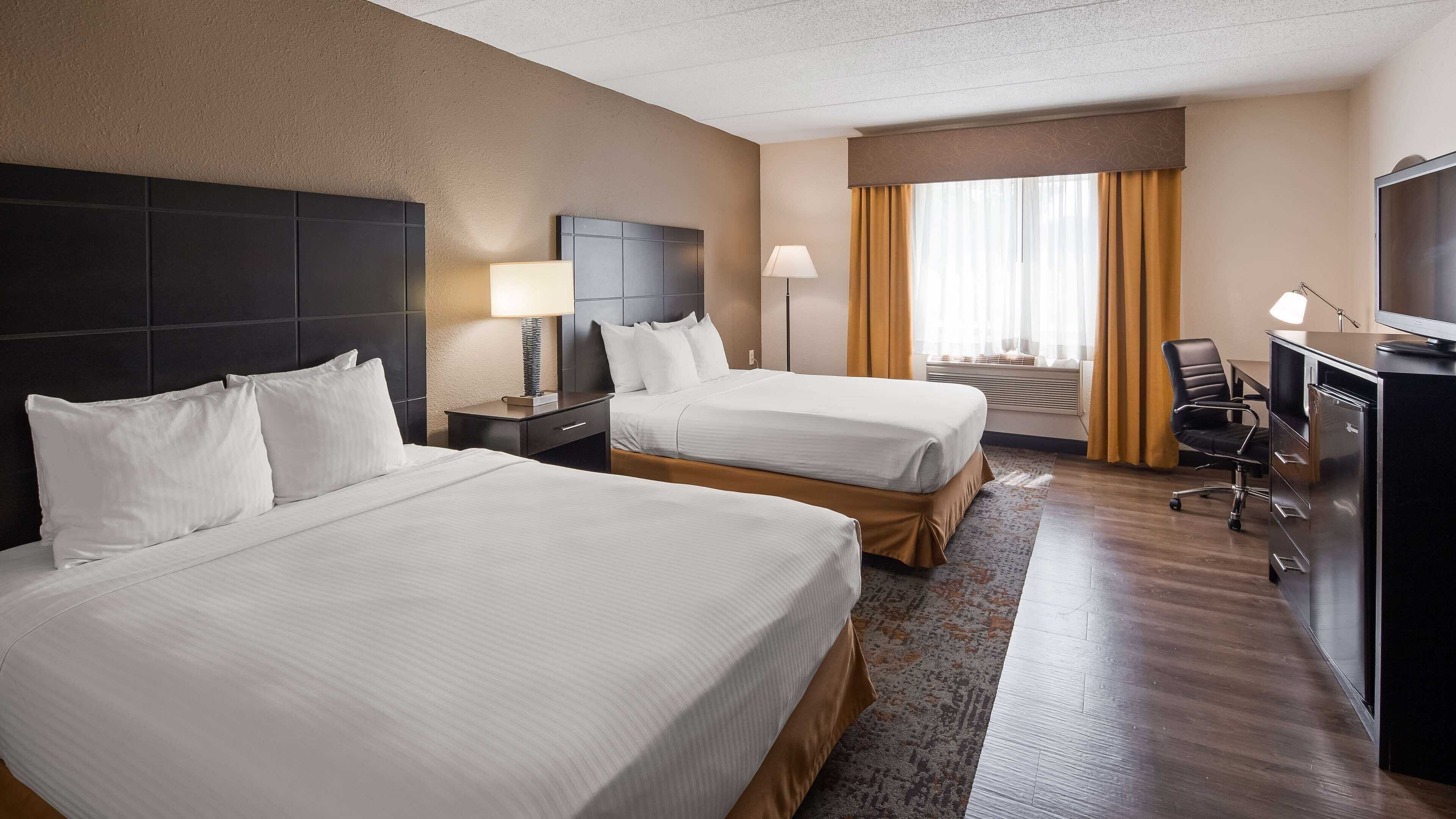 In-room safe, desk, laptop workspace, blackout drapes