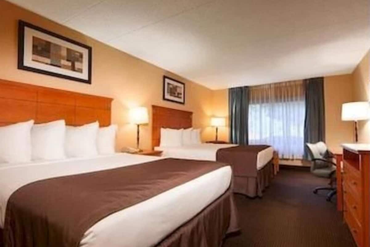 In-room safe, desk, laptop workspace, blackout curtains