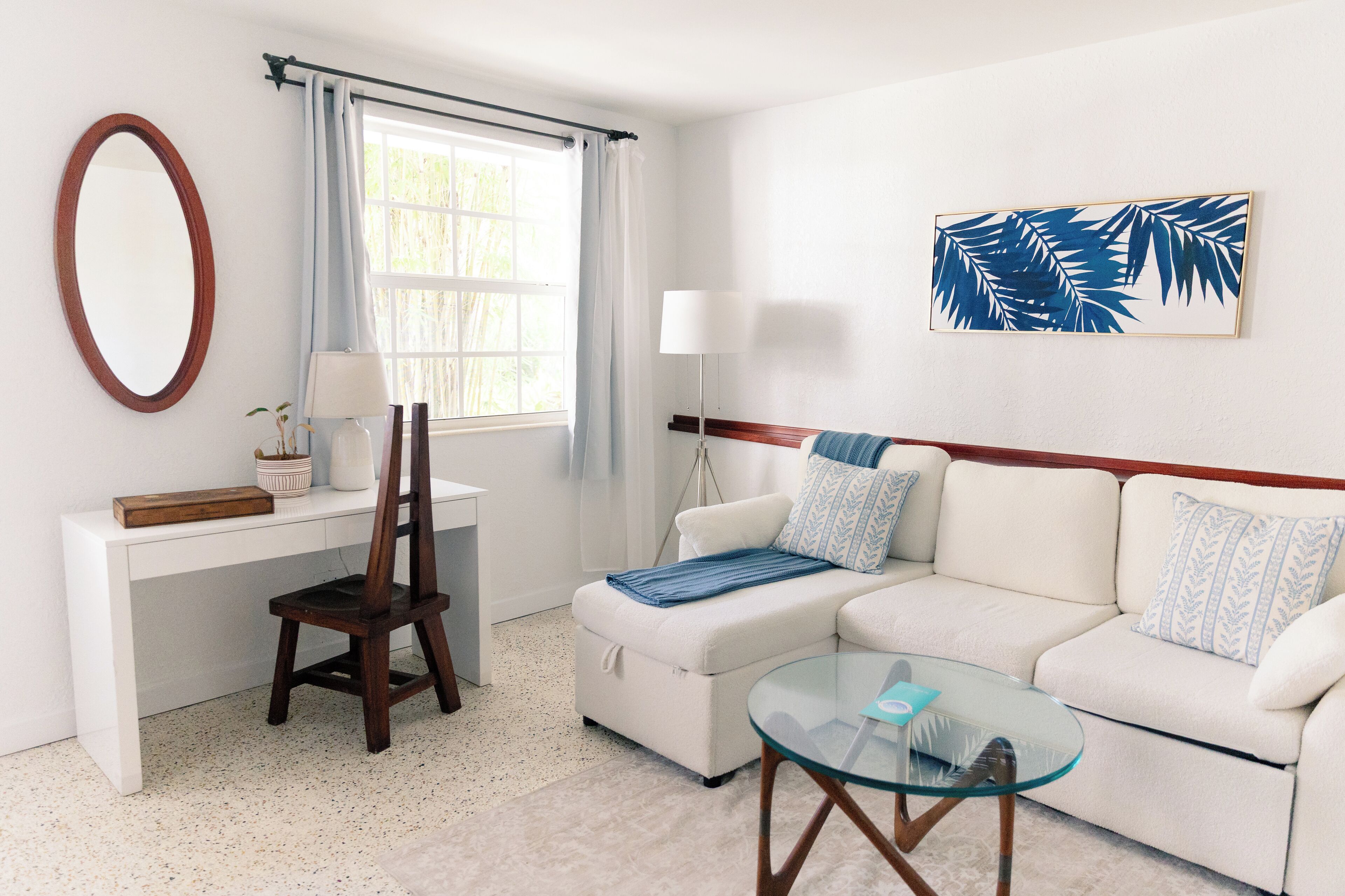 Barefoot Suite | Living area