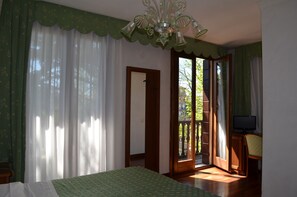 Kahden hengen standard-huone (yksi tai kaksi sänkyä) | Minibaari, tallelokero huoneessa, työpöytä, äänieristys