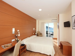 Chambre double ou avec lits jumeaux, balcon, vue sur la mer | Bureau, rideaux d’obscurcissement, accès au Wi-Fi (inclus)