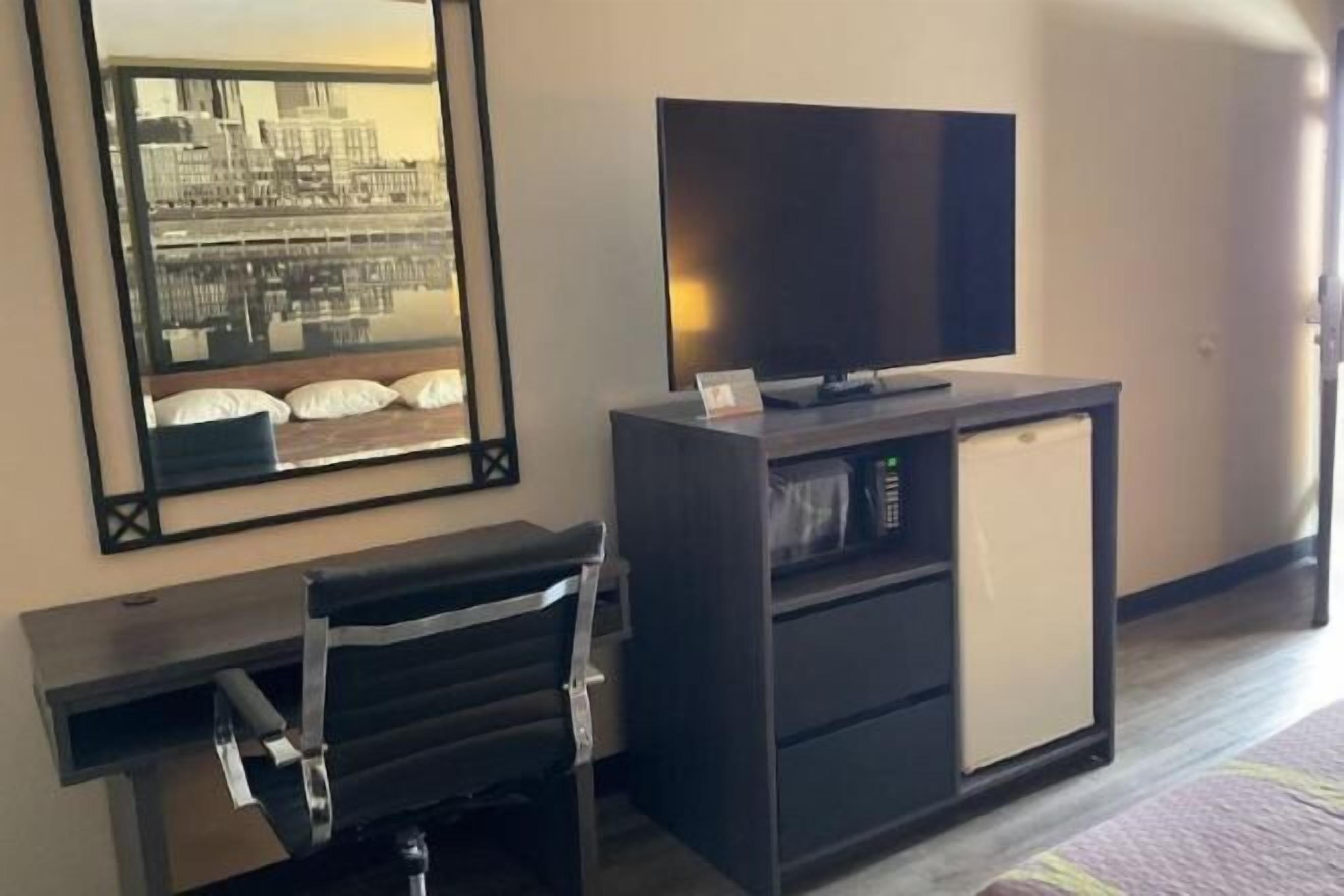 Literie de qualité, bureau, espace de travail pour ordinateurs portables