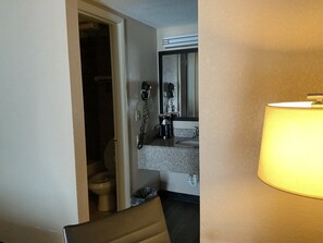 Free toiletries, hair dryer, towels, soap - Super 8 by Wyndham Chattanooga/East Ridge (Chattanooga)