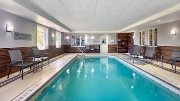 Indoor pool, pool loungers