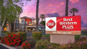 A Best Western Plus sign with the name Villa Del Lago Inn. - Best Western Plus Villa Del Lago Inn Patterson (Patterson)