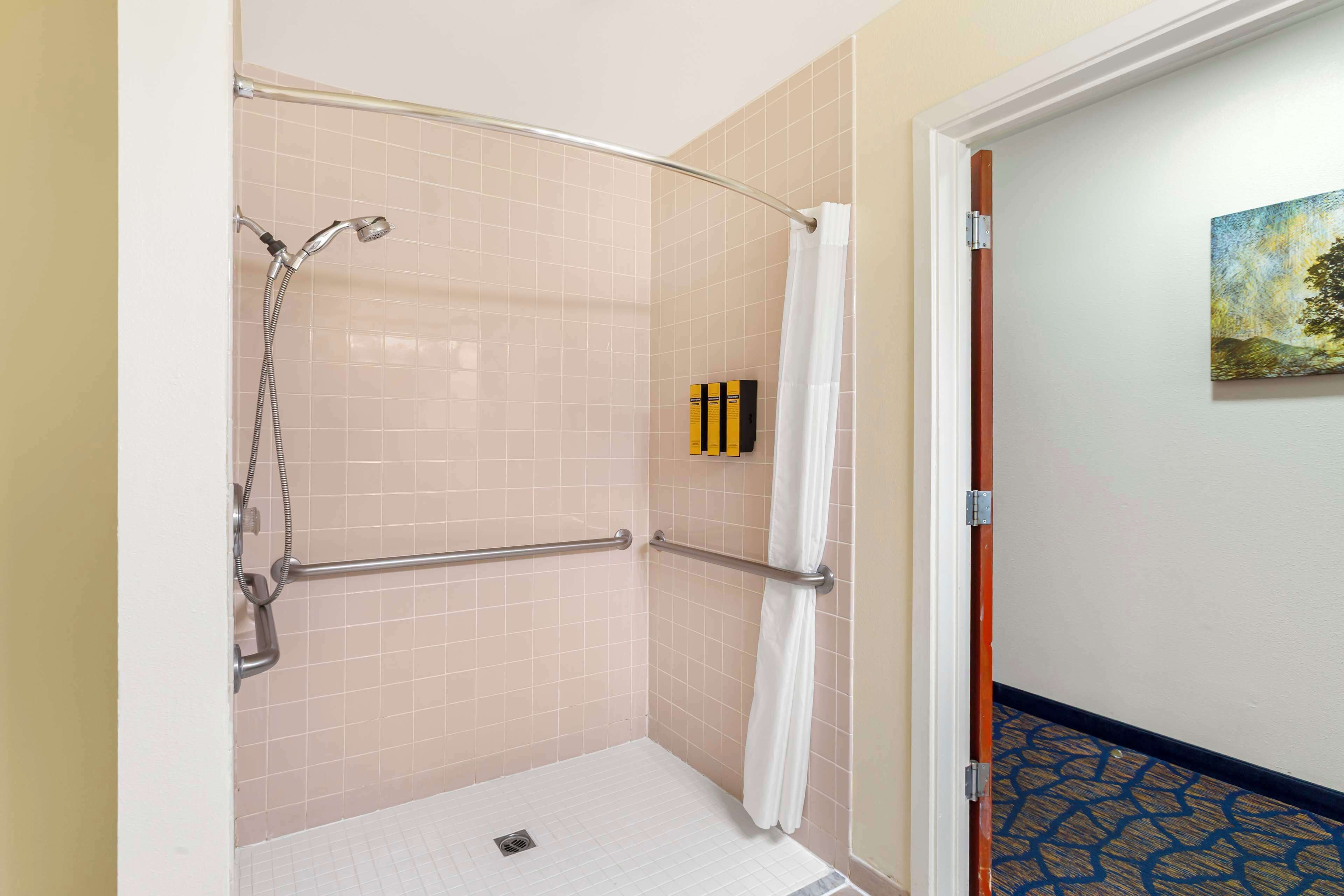 standard room, 1 king bed, accessible, refrigerator & microwave | bathroom | combined shower/bathtub, free toiletries, hair dryer, towels