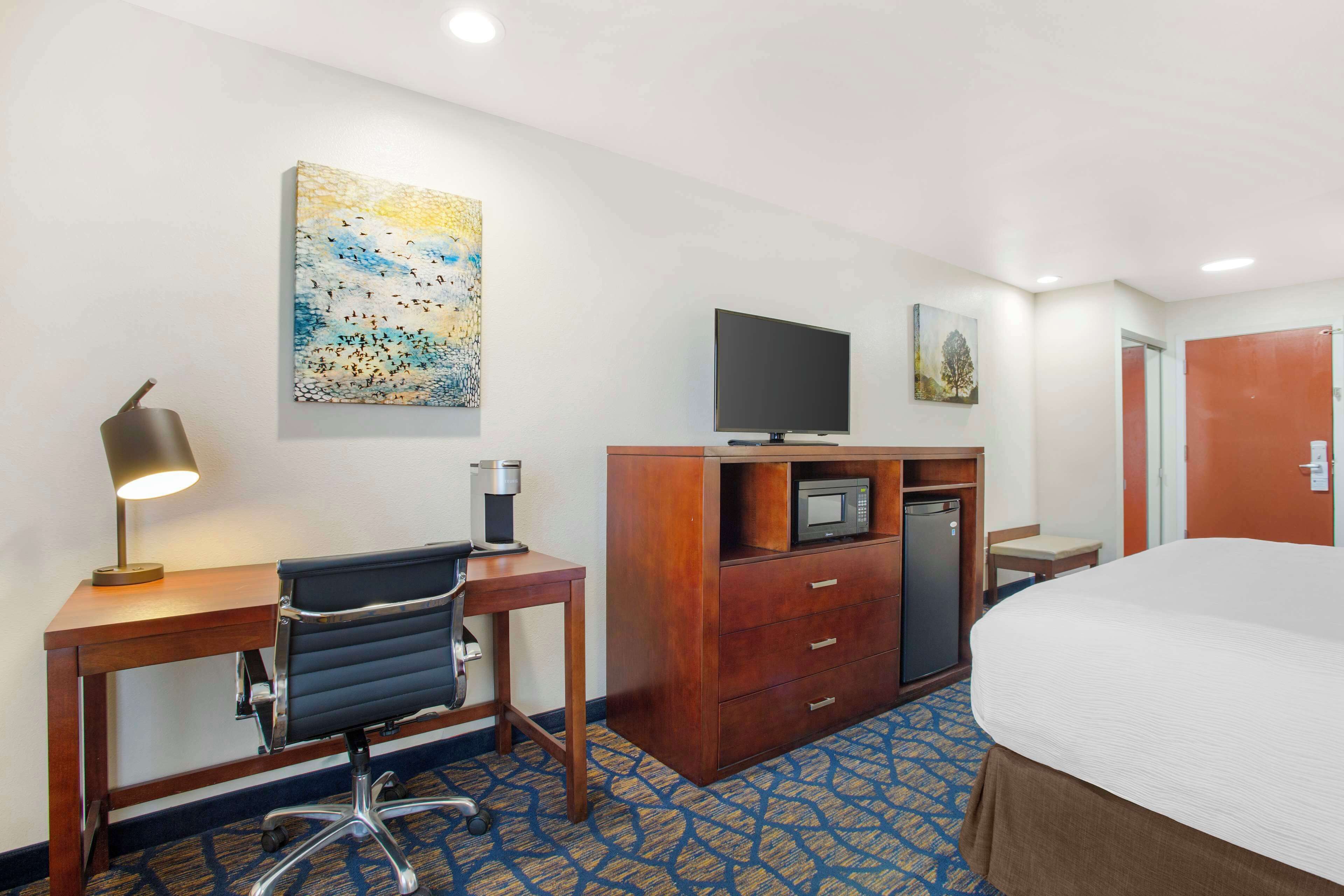 standard room, 1 king bed, non smoking, refrigerator & microwave | desk, laptop workspace, iron/ironing board, free rollaway beds