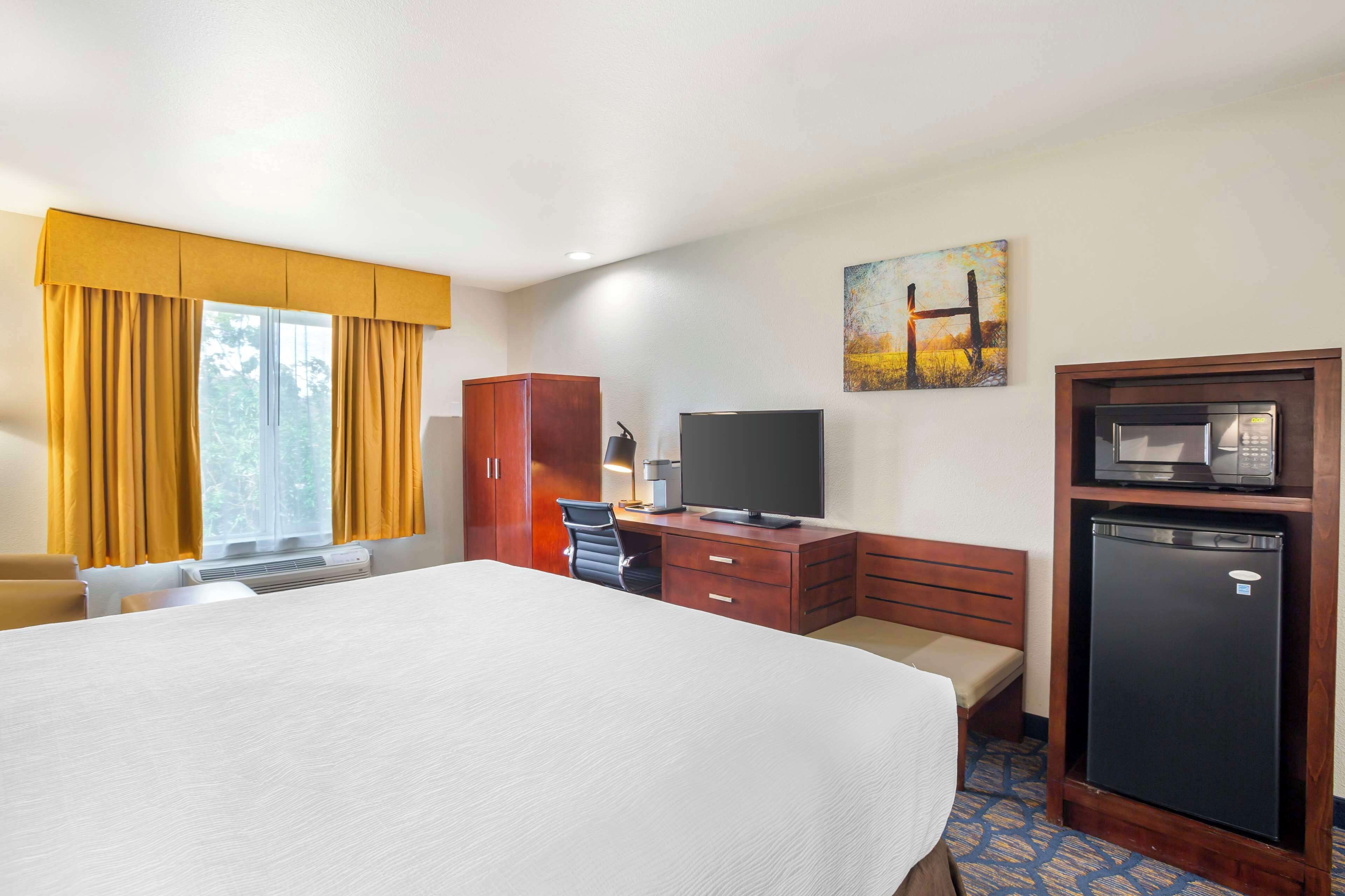 desk, laptop workspace, iron/ironing board, free rollaway beds