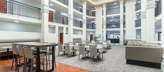 Best Western Plus Villa Del Lago Inn Patterson