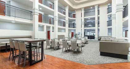 Best Western Plus Villa Del Lago Inn Patterson