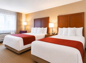 Desk, laptop workspace, blackout drapes, soundproofing - Comfort Inn (Saint Georges)