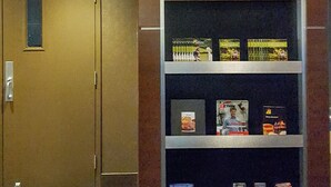 A lobby with a coffee display, a door, and a tiled floor. - Comfort Inn (Saint Georges)