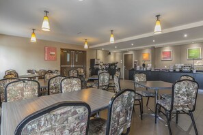 Free daily full breakfast  - Comfort Inn (Saint Georges)