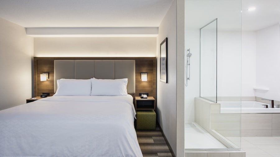 Holiday Inn Express & Suites Saskatoon Centre by IHG