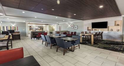 Holiday Inn Express & Suites Regina-South by IHG