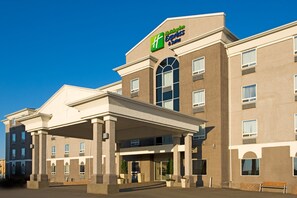 Exterior - Holiday Inn Express & Suites Regina-South by IHG (Regina)