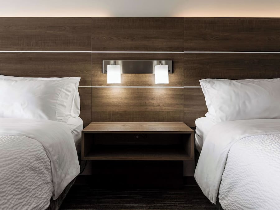 Habitación estándar | Caja de seguridad en la habitación y escritorio