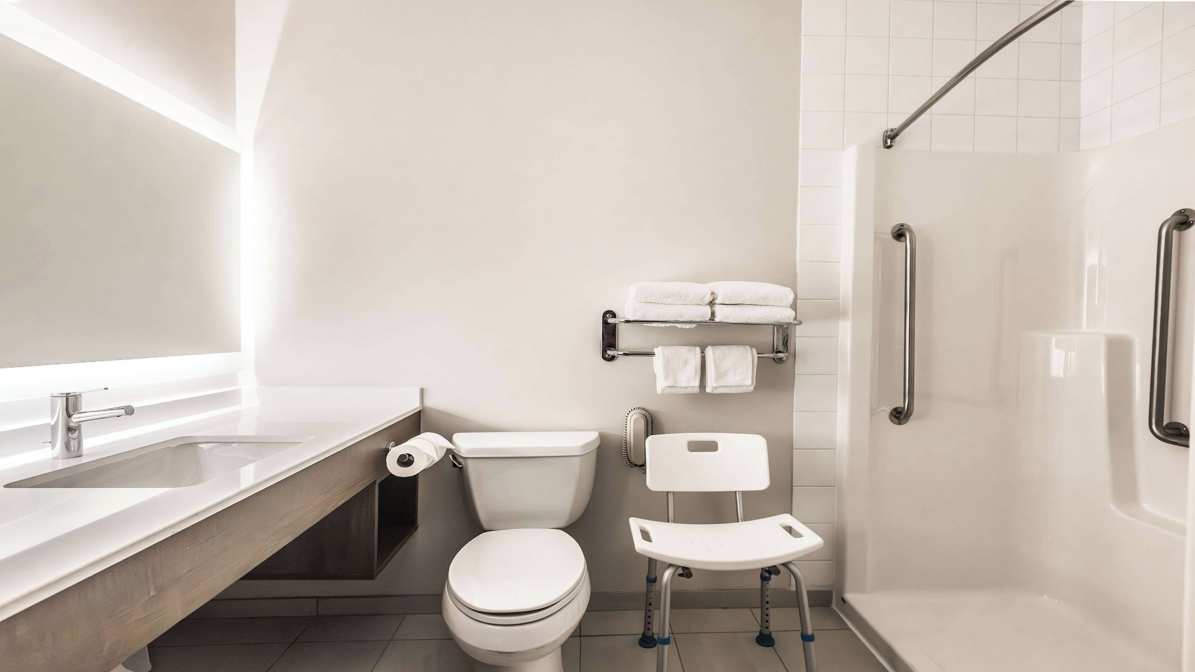 standard room, 1 king bed, mobility accessible (communications) | bathroom | rainfall showerhead, free toiletries, hair dryer, towels