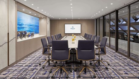 Hilton Toronto - Image 35