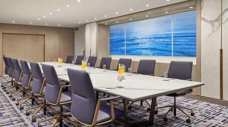 Hilton Toronto - Image 41