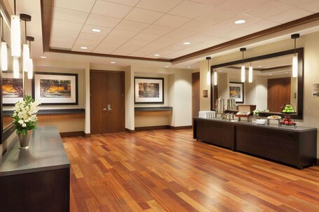 Hilton Toronto - Image 24