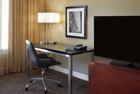 Hilton Toronto - Image 34