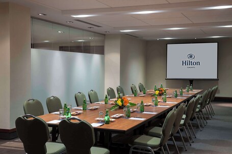 Hilton Toronto - Image 42