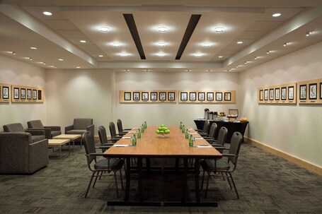 Hilton Toronto - Image 39