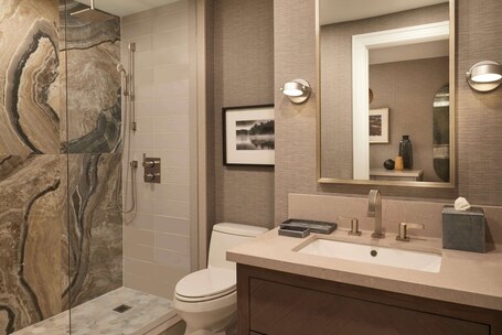 Hilton Toronto - Image 31