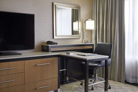 Hilton Toronto - Image 33