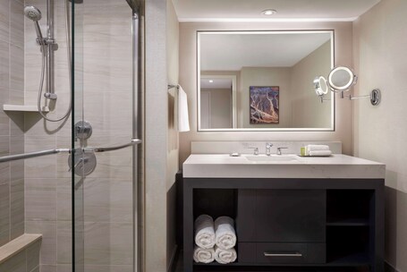Hilton Toronto - Image 11