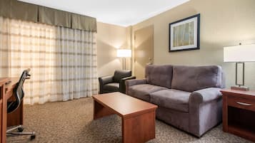 Habitació estàndard, 1 llit de matrimoni i sofà llit, no fumadors (2 Person Sofa bed) | Matalassos amb encoixinament addicional, escriptori i cortines opaques